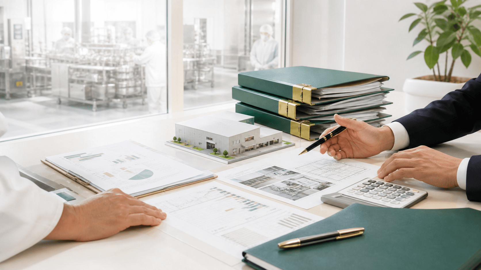 食品工場の設備投資図面と補助金申請書類を確認する相談風景